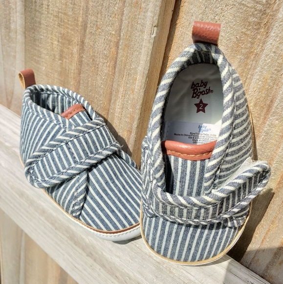 OSHKOSH | Chambray Striped Baby Shoes - Picture 3 of 6